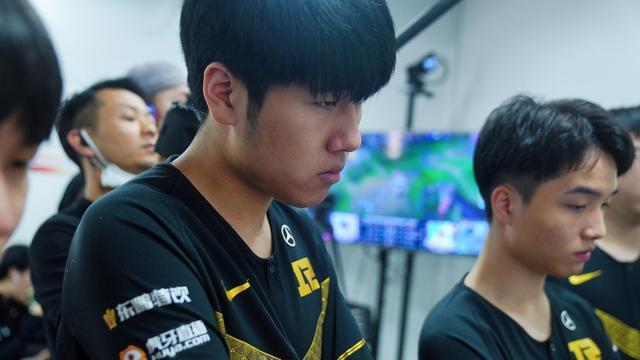 处于逐渐淡 处于逐渐淡